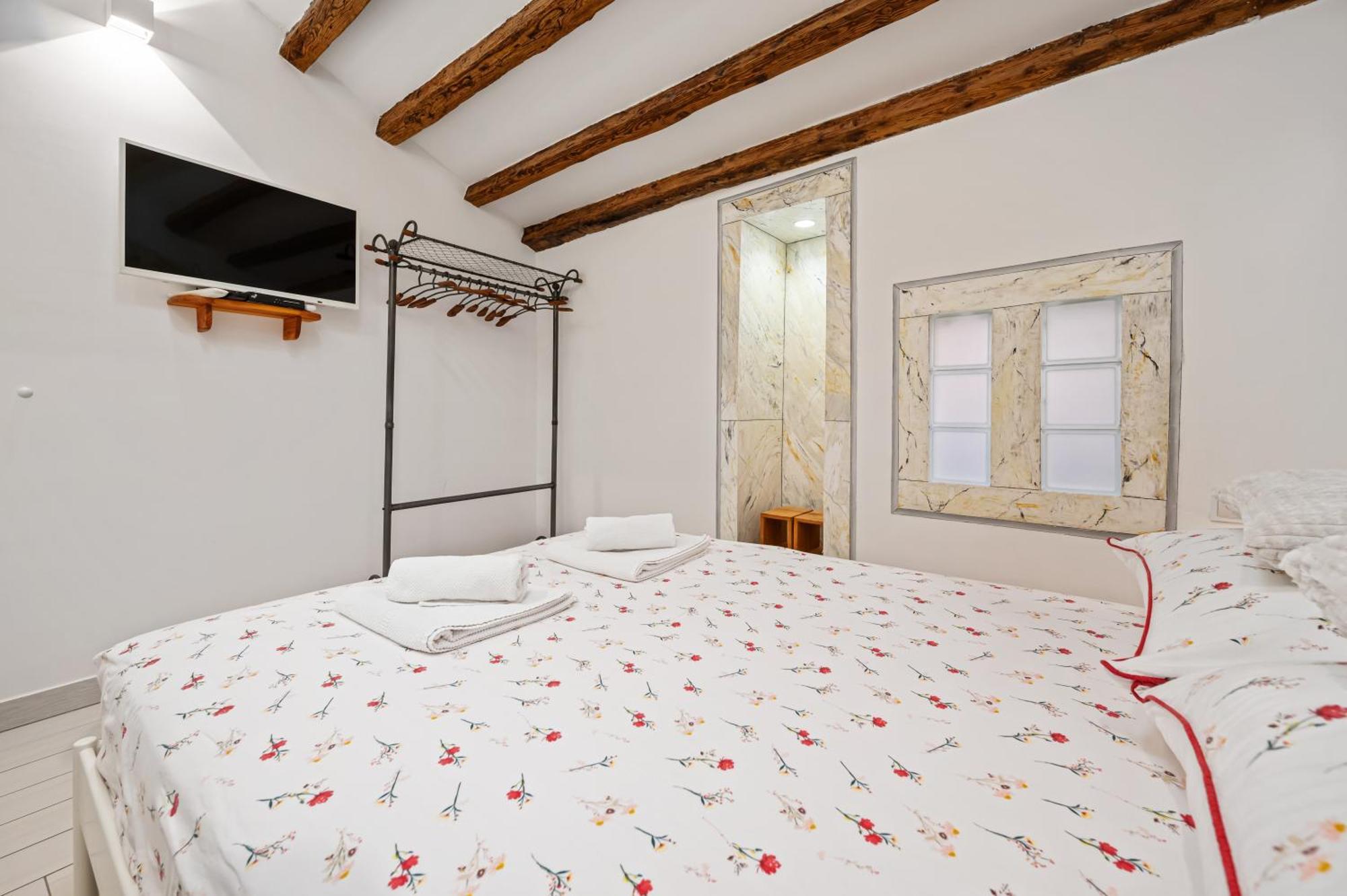 Apartman Tutto Bene Ровин Екстериор снимка